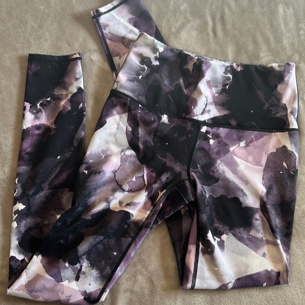 Gorgeous colors Gaiam leggings purple tones 💜💜
